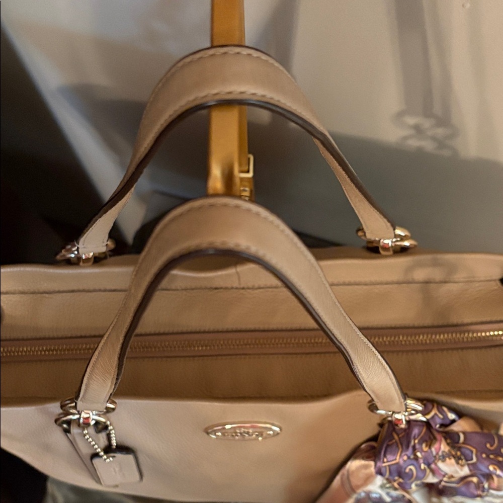 Chicago Coach Ellis Beige Leather Tote with Gold Hardware and Decorative Scarf - Picture 5 of 15